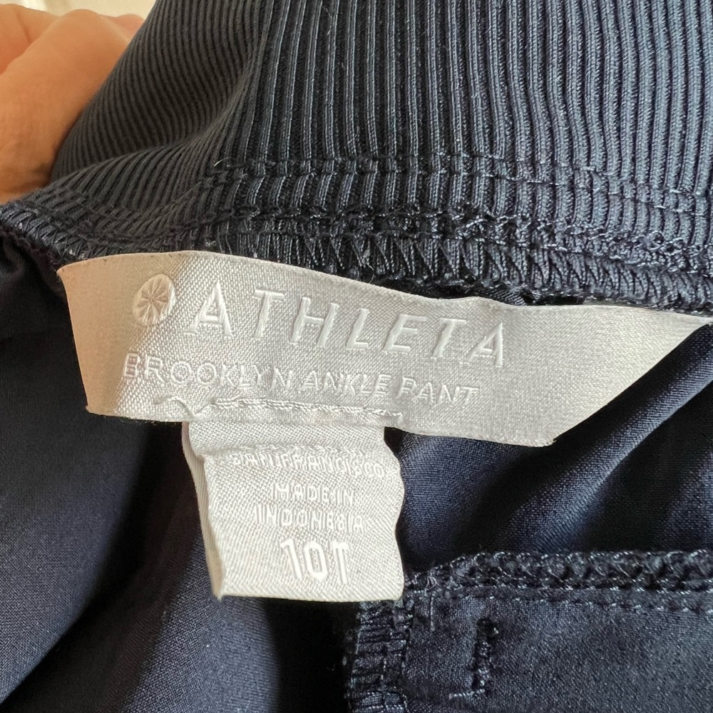 Athleta Pull On Lightweight Pants - Euc - image 3